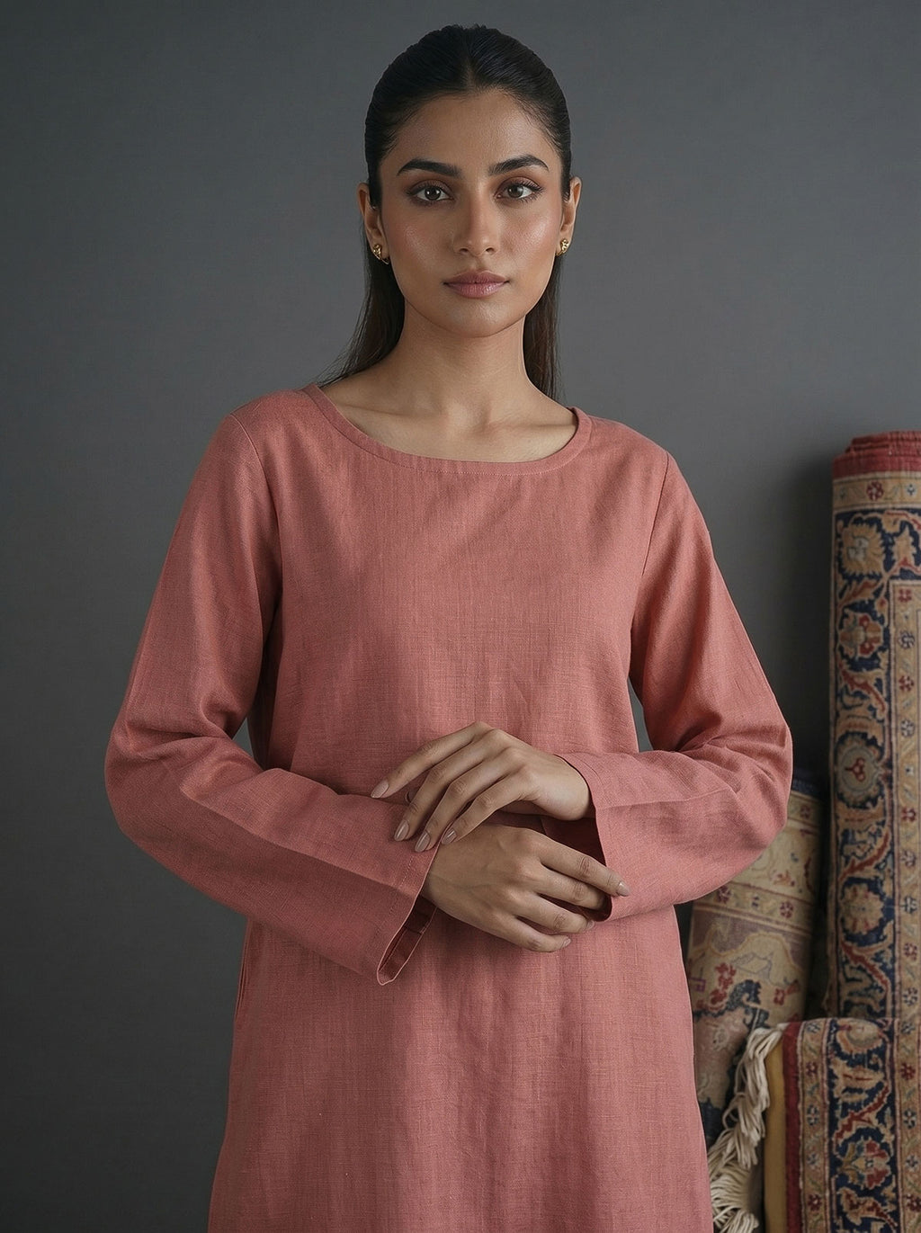 Dusty rose kurta with round neck and long sleeves, solid smooth front