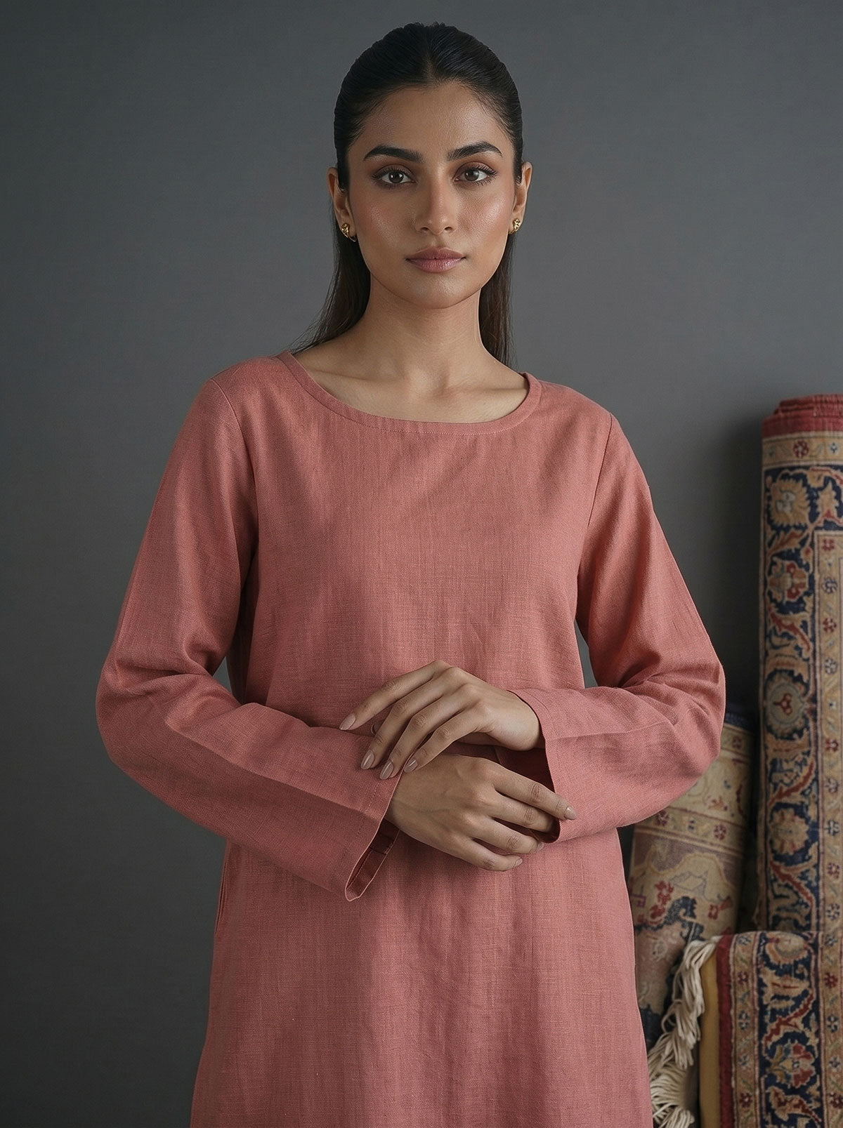 Dusty rose kurta with round neck and long sleeves, solid smooth front