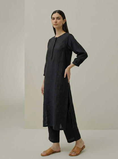 Black pure linen tunic and matching wide-leg pants set, side standing view