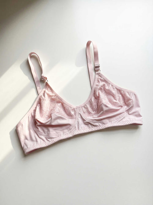 Pink wire-free lace bra with U-neckline and adjustable back straps